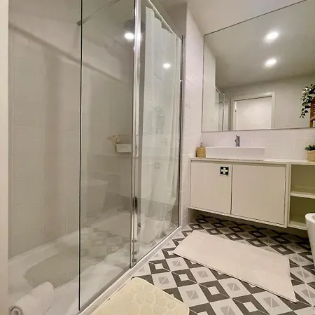 Terrace Loft Near Center *